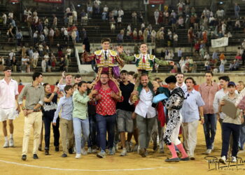 Adriano y El Rafi salen a hombros en Nimes y reivindican la nueva generación del toreo francés