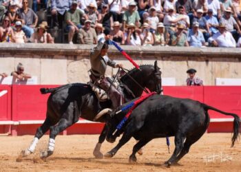 Lea Vicens y Guillermo Hermoso de Mendoza abren la Puerta de los Cónsules (CRÓNICAS)