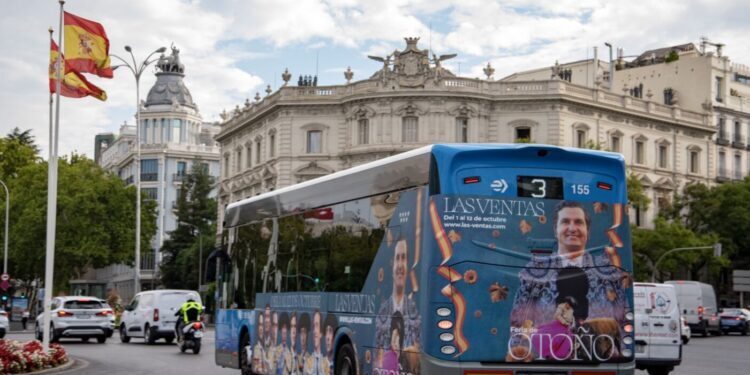 Madrid se llena de carteles ante la llegada de la Feria de Otoño